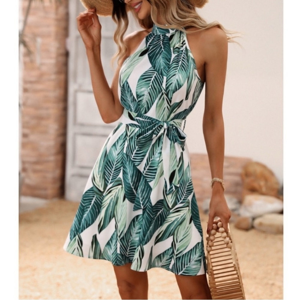 NWOT Tropical Print Halter Neck Belted Dress